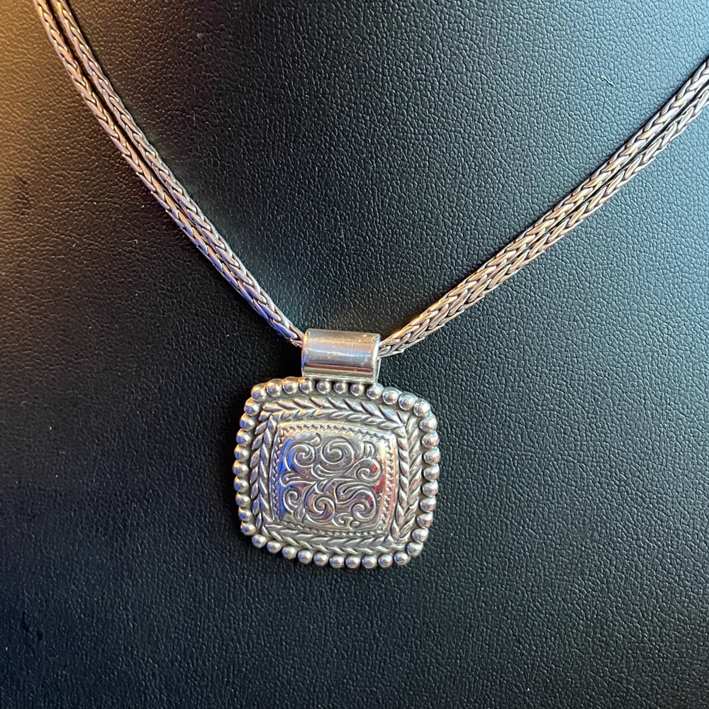 🌸Brighton Pendant Necklace